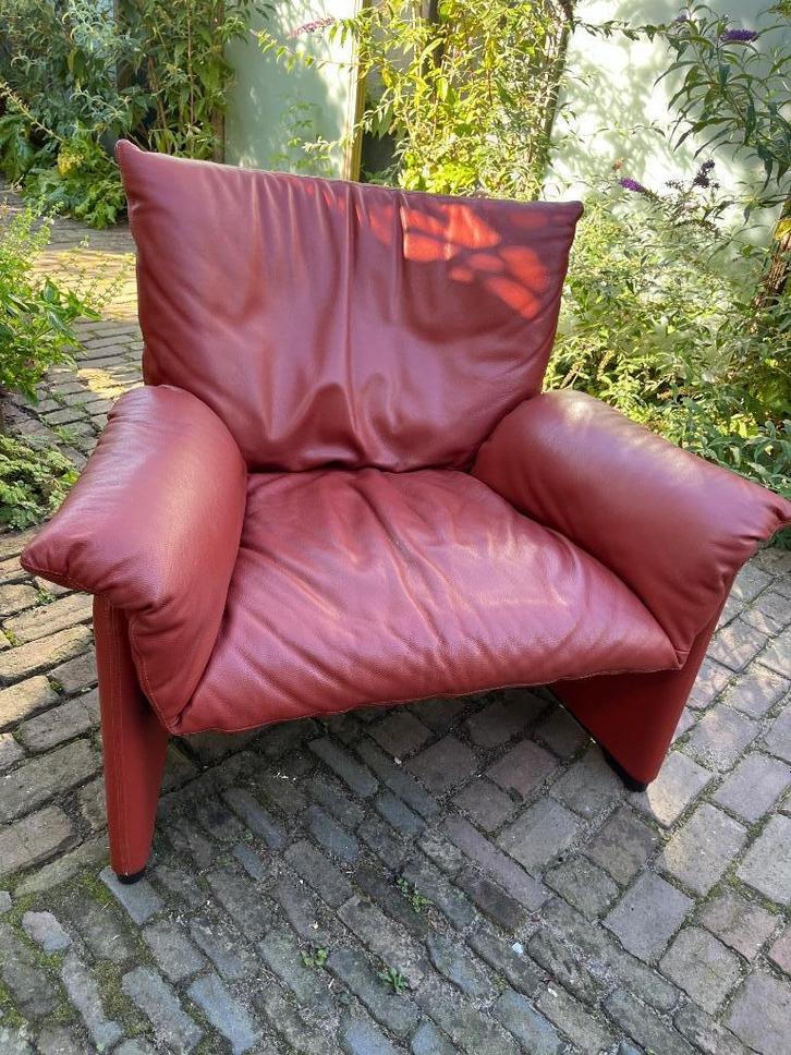 Cassina Palmaria Vico Magistretti fauteuil nieuwstaat, Huis en Inrichting, Fauteuils, Zo goed als nieuw, Hout, Leer, Overige materialen