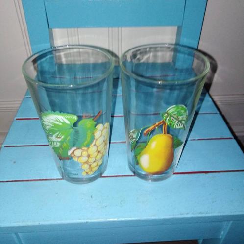 Vintage limonadeglaasjes met witte druif en peer afbeelding, Huis en Inrichting, Keuken | Servies, Gebruikt, Glas of Glazen, Overige stijlen