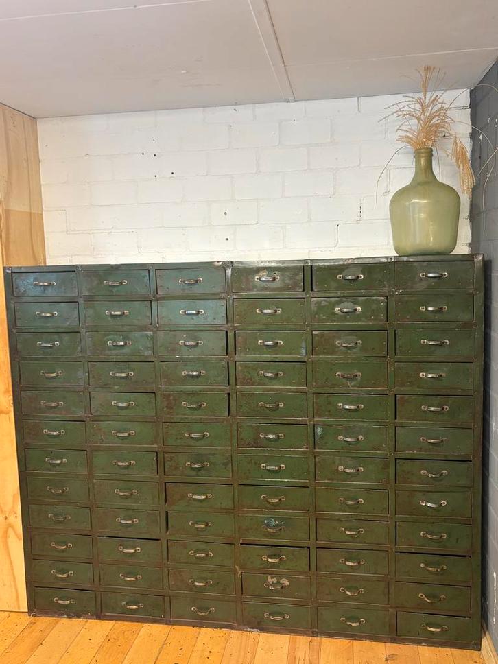 Stoere industriële apothekerskast van ijzer, Antiek en Kunst, Antiek | Meubels | Kasten, Ophalen