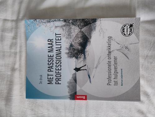 Bertus Leijenhorst - Met passie naar professionaliteit, Boeken, Schoolboeken, Zo goed als nieuw, Nederlands, Overige niveaus, Ophalen of Verzenden