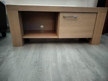 Luxe houten TV meubel beschikbaar voor biedingen