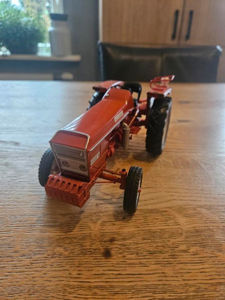 Renault 56 Tractor Model - Schaalmodel, Hobby en Vrije tijd, Modelbouw | Auto's en Voertuigen, Zo goed als nieuw, Auto, 1:32 tot 1:50