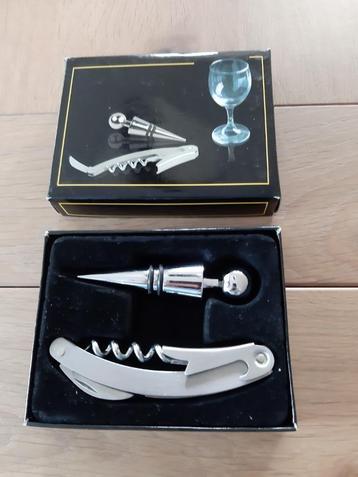 opener voor wijnflessen en een flessensluiter beschikbaar voor biedingen
