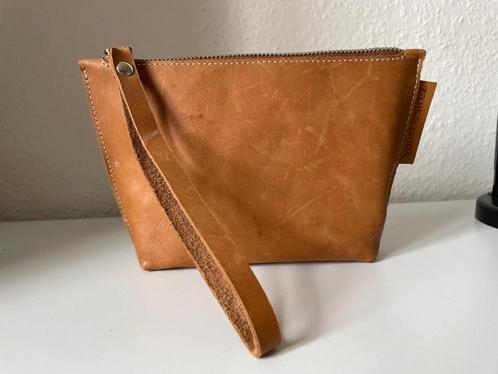 Clutch/opbergtasje cognac upcycled leer Vous Desirez, Sieraden, Tassen en Uiterlijk, Tassen | Damestassen, Zo goed als nieuw, Overige typen