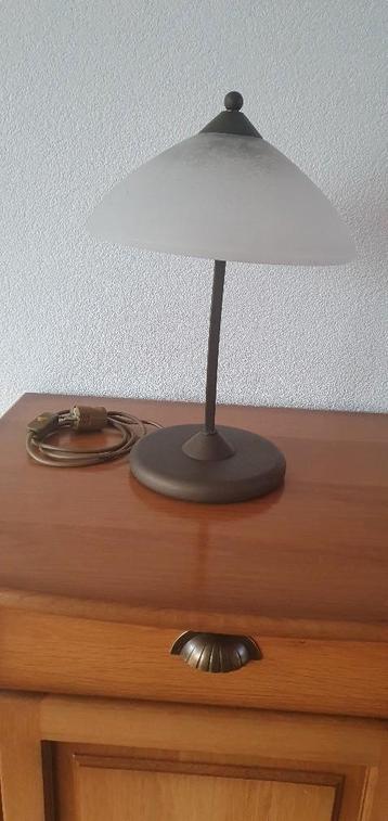 Massieve staande lamp  beschikbaar voor biedingen