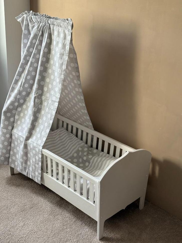 Houten speelgoed poppenbedje handgemaakt, Kinderen en Baby's, Speelgoed | Poppen, Zo goed als nieuw, Babypop, Ophalen