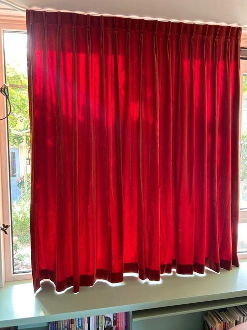 Velours gordijnen steenrood., Huis en Inrichting, Stoffering | Gordijnen en Lamellen, Gebruikt, 150 tot 200 cm, 150 tot 200 cm