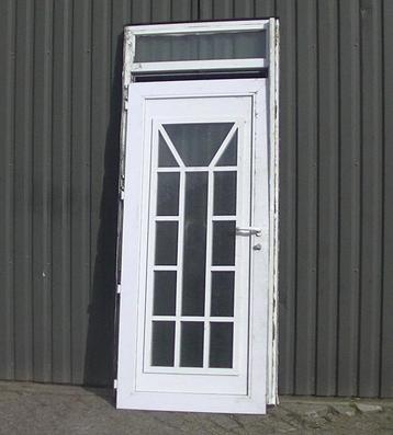 💥   Kunststof deur met kozijn [ 245 x 102 cm. ] 💥 beschikbaar voor biedingen