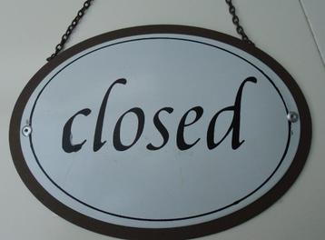 METAL SIGN CLOSED METALEN PLAAT MET KETTING beschikbaar voor biedingen