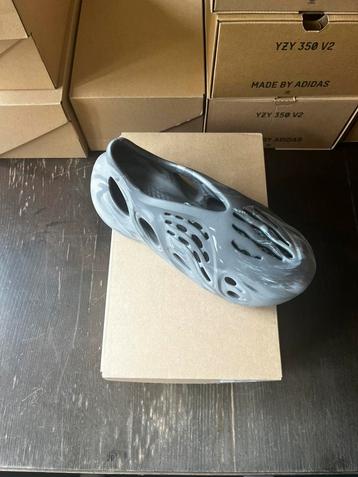 Adidas Yeezy Foam RNR Granite 38/39/40.5/43/44.5/46/47/48.5 beschikbaar voor biedingen
