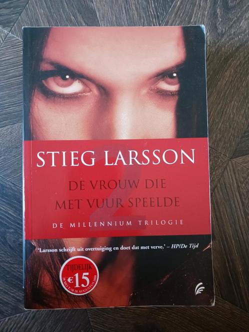 Stieg Larsson - De vrouw die met vuur speelde, Boeken, Thrillers, Zo goed als nieuw, Nederland, Ophalen of Verzenden