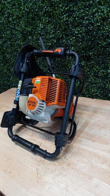 ZEER NETTE Stihl BT 131 Benzine Grondboor / Palenboor  beschikbaar voor biedingen