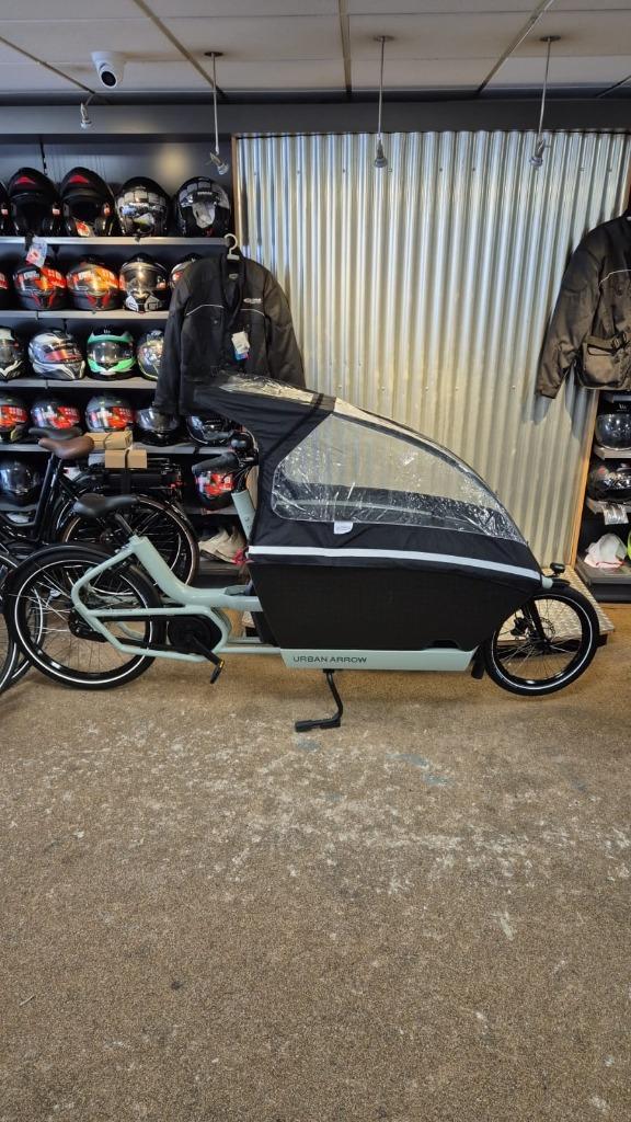 Urban Arrow Family Green Demo model 500km op teller, Fietsen en Brommers, Fietsen | Bakfietsen, Nieuw, Overige merken, 4 kinderen of meer