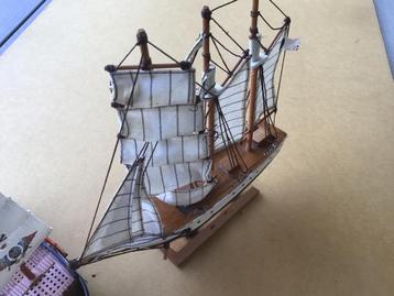 Zeilschip en playmobil piratenschip beschikbaar voor biedingen