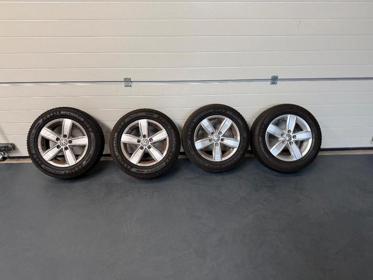 Originele VW 15” Velgen + Michelin Alpin 5 Winterbanden €499, Auto-onderdelen, Banden en Velgen, Banden en Velgen, Winterbanden
