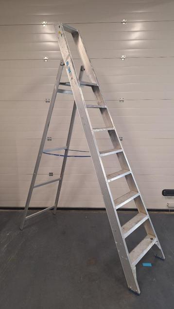 Solide Bordes trap / ladder 8  treden beschikbaar voor biedingen