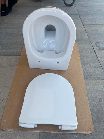 NIEUW! Compleet hangend toilet met toebehoren beschikbaar voor biedingen