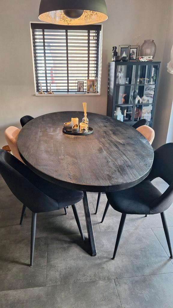 Ovale eettafel met stalen poot, Huis en Inrichting, Tafels | Eettafels, Gebruikt, 100 tot 150 cm, 150 tot 200 cm, Vier personen