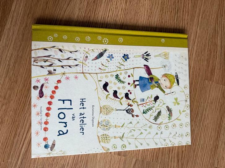 Het atelier van Flora - Kristina Dignan, Boeken, Kinderboeken | Jeugd | onder 10 jaar, Zo goed als nieuw, Fictie algemeen, Ophalen of Verzenden