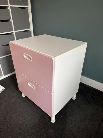 Kastje roze 2 laden beschikbaar voor biedingen