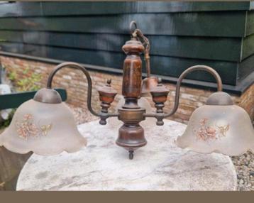 Antieke Messing Kroonluchter met  melkglas beschikbaar voor biedingen