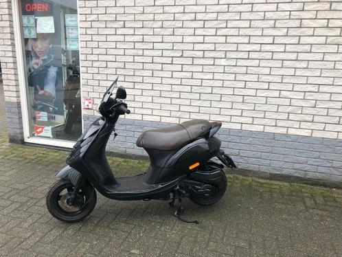 GAVE PIAGGIO ZIP SP 45 4-T 80CC MAT GROEN BROM BJ2018 7000KM, Fietsen en Brommers, Scooters | Piaggio