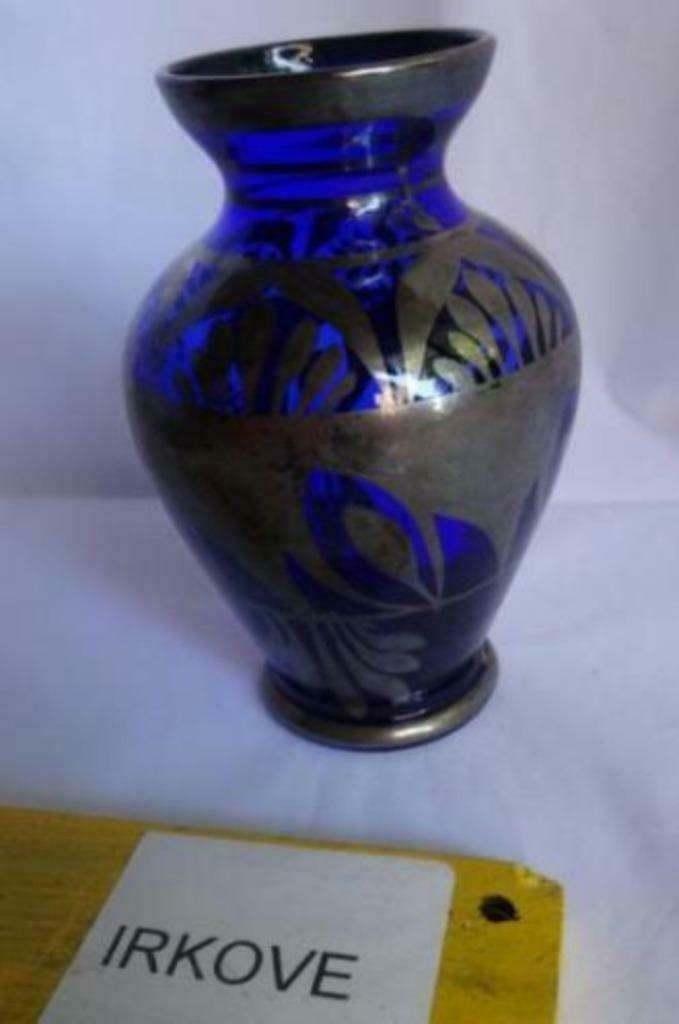 BLAUW KRISTAL VAASJE MET ZWEMMENDE EEND * Gold Overlay *, Antiek en Kunst, Antiek | Glas en Kristal, Verzenden