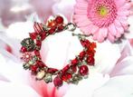 Bedelarmband rood handmade, Gebruikt, Kunststof of Plastic, Ophalen of Verzenden, Met bedels of kralen