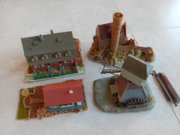 H0#542 Bouwpakketten; kasteel, molen met motor, etc. beschikbaar voor biedingen