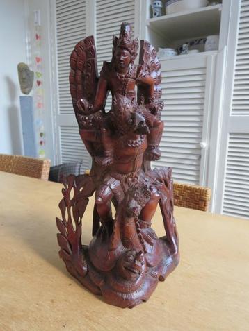 Houten beeld van Garuda en Vishnu, beschikbaar voor biedingen
