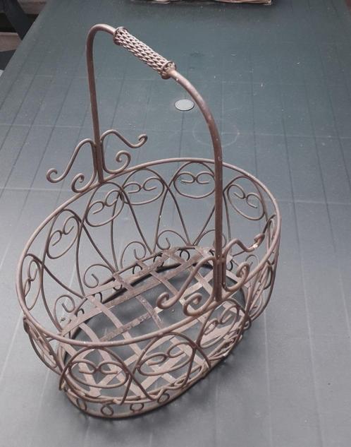 ovale open metalen / ijzeren mand, Huis en Inrichting, Woonaccessoires | Schalen en Manden, Gebruikt, Mand, Ovaal, Overige materialen