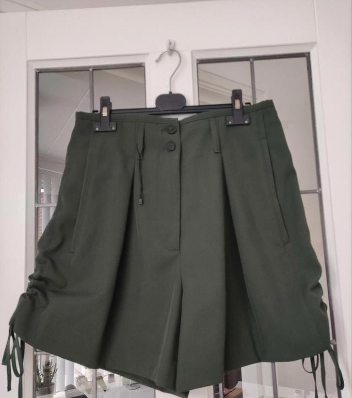 Weekend Max Mara winter Short Groen Maat 40, Kleding | Dames, Broeken en Pantalons, Nieuw, Maat 38/40 (M), Groen, Kort, Ophalen of Verzenden