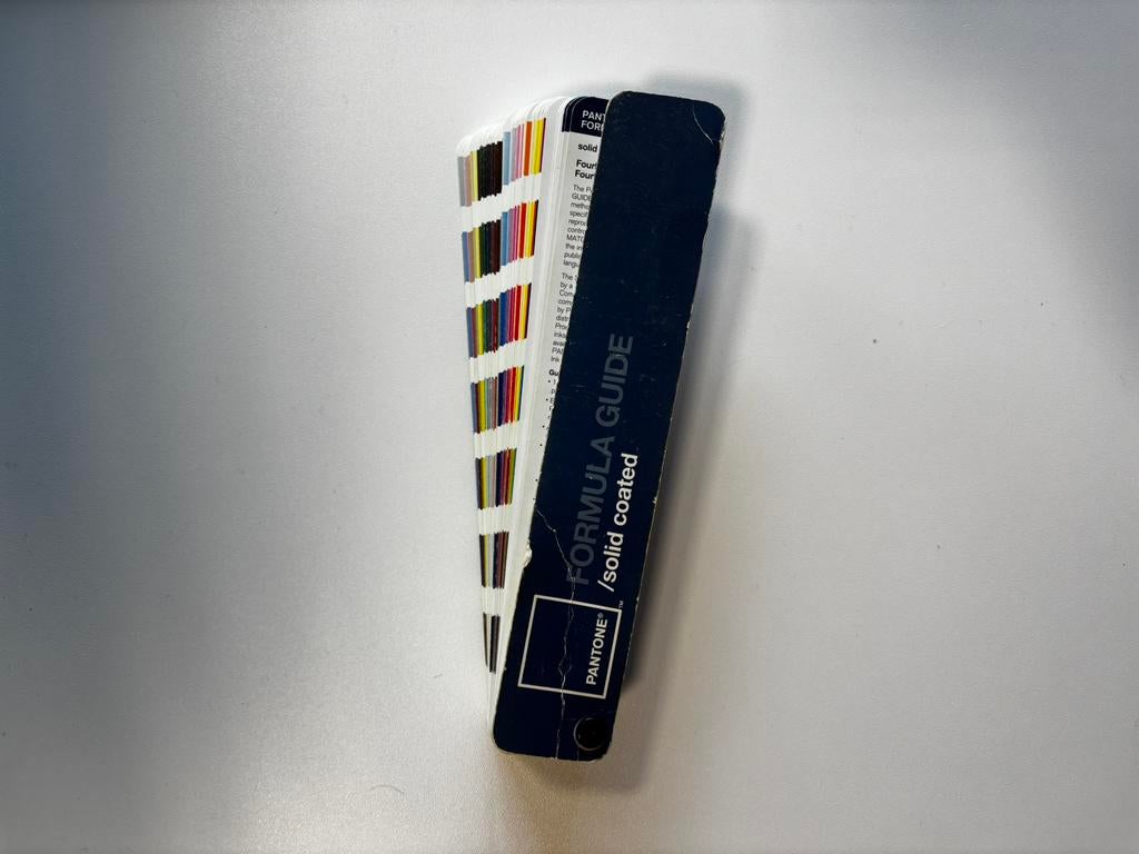 Pantone kleurenwaaier Formula guide solid coated 2008, Ophalen of Verzenden, Gelezen