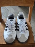 Nog als nieuwe witte Adidas sneakers maat 43 1/3, Ophalen, Zo goed als nieuw, Wit