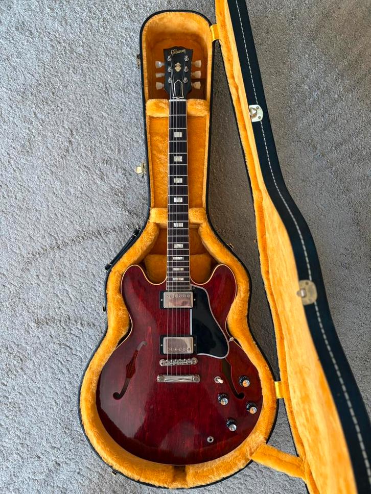 Gibson 1964 ES-335 Reissue Viking Red Murphy Lab Light Aged, Muziek en Instrumenten, Snaarinstrumenten | Gitaren | Elektrisch