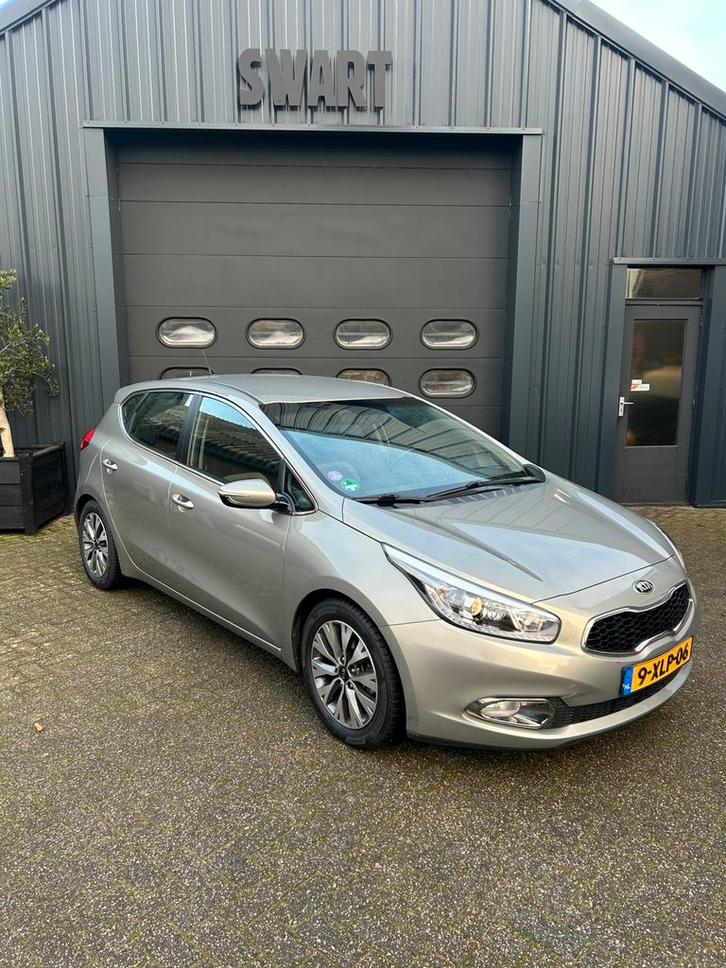 Kia (Pro) Cee d 1.6 GDI 5DR 2014 Grijs, Auto's, Kia, Bedrijf, (Pro) Cee d, ABS, Achteruitrijcamera, Airbags, Airconditioning, Bluetooth