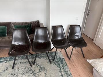4 Eetkamerstoelen - Gratis beschikbaar voor biedingen