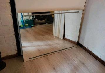 Badkamerspiegel met dimbare verlichting beschikbaar voor biedingen