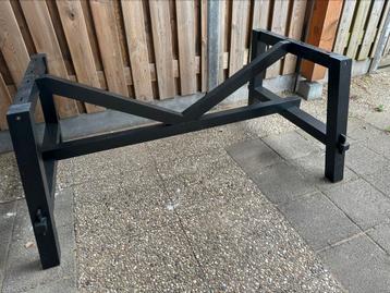 GRATIS Massief houten tafelonderstel beschikbaar voor biedingen