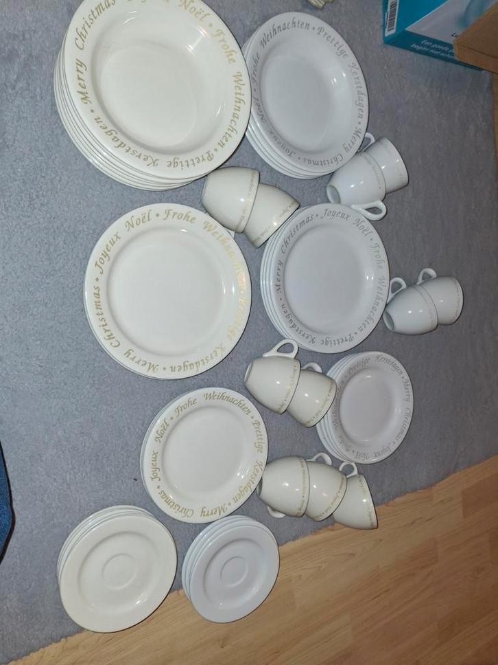 Groot Kerstservies Goud/Zilver, Huis en Inrichting, Keuken | Servies, Zo goed als nieuw, Compleet servies, Effen, Keramiek, Ophalen