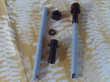 Volvo 130 - 544 -1800 -140 Hoofdsteun montage set. beschikbaar voor biedingen
