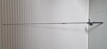 Spinhengel met reel. beschikbaar voor biedingen