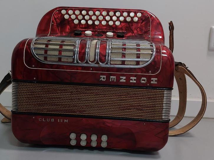 Hohner Club IIIM trekzak CG, Muziek en Instrumenten, Accordeons, Gebruikt, Knopaccordeon, Overige formaten, Hohner, Met riemen