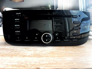 Originele autoradio Fiat Punto III 2012-2018 beschikbaar voor biedingen