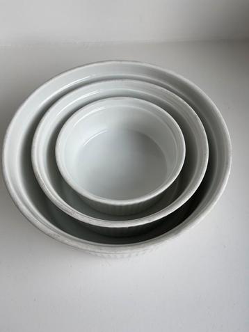 Apilco set van 3 ronde witte ovenschalen porselein beschikbaar voor biedingen