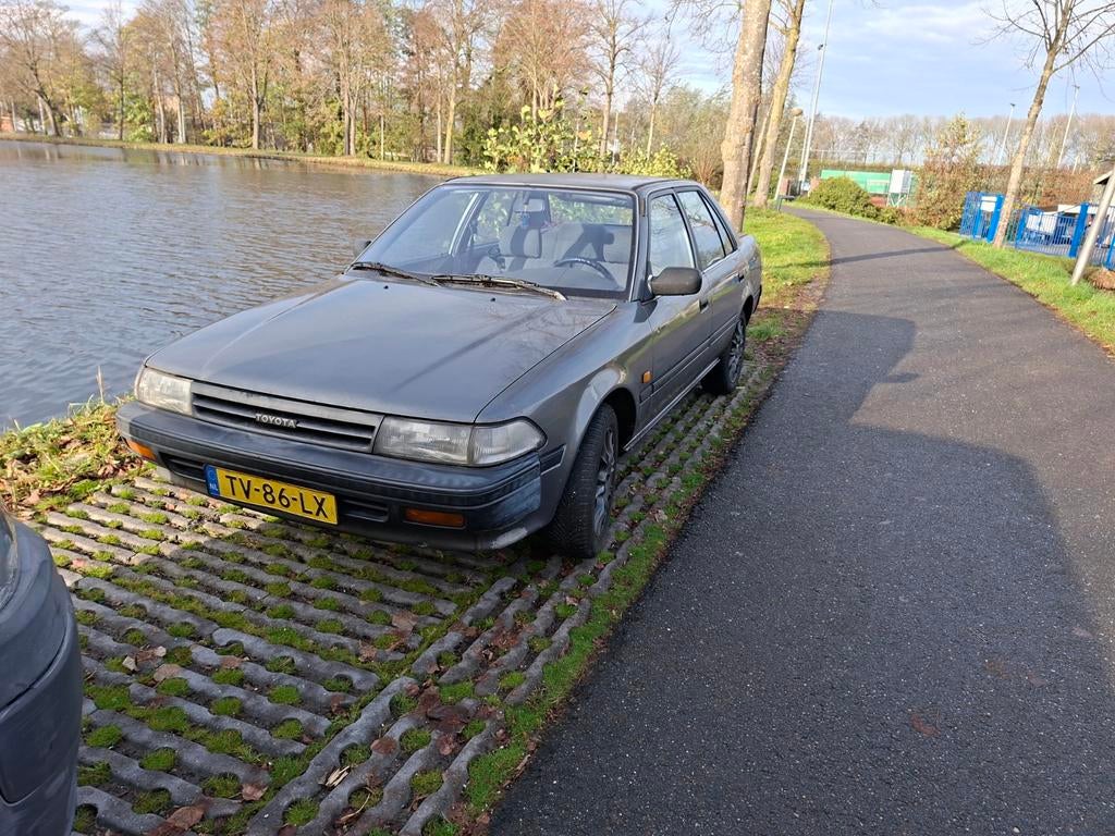 Toyota Carina 1.6 XL K6 1989 Grijs, Auto's, Toyota, Carina, Benzine, Sedan, Handgeschakeld, Origineel Nederlands, Zilver of Grijs