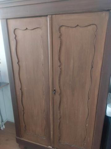Vintage hangkast  beschikbaar voor biedingen