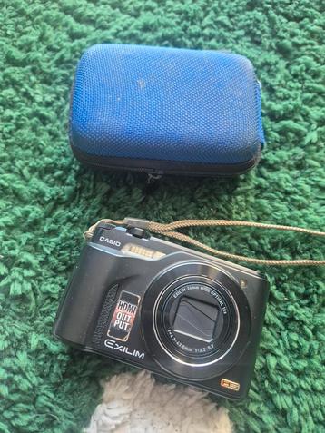 Casio Exilim FH100 Compact Camera met Hoes beschikbaar voor biedingen
