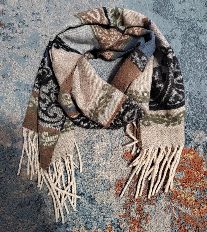 Cashmink Sjaal met Franjes Made in Germany gratis verzenden, Kleding | Dames, Mutsen, Sjaals en Handschoenen, Zo goed als nieuw