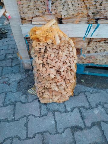 Aanmaakhout, brandhout, haardhout beschikbaar voor biedingen